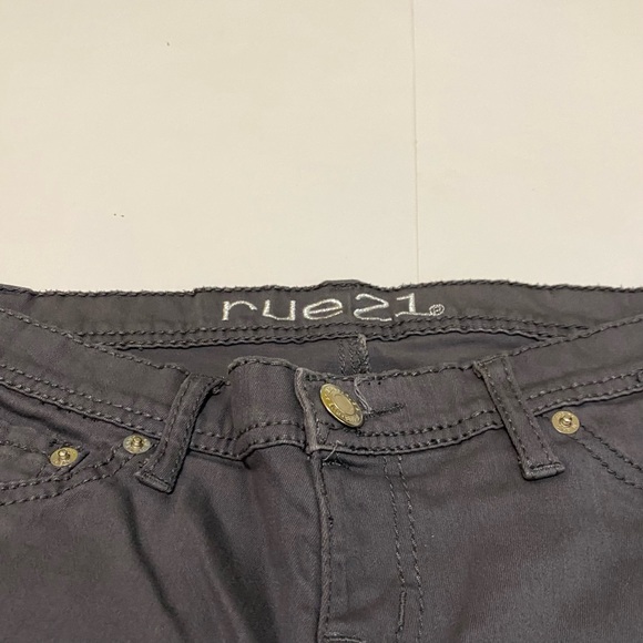 ⭐️ Rue21 gray skinny leggings. Size 5/6 - Picture 4 of 7